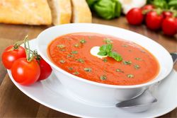 Суп-пюре с томатами и моцареллой
