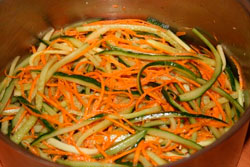 Огурцы по-корейски с морковью