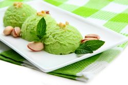 Мороженое из киви и смородины «Юность Сяопина»